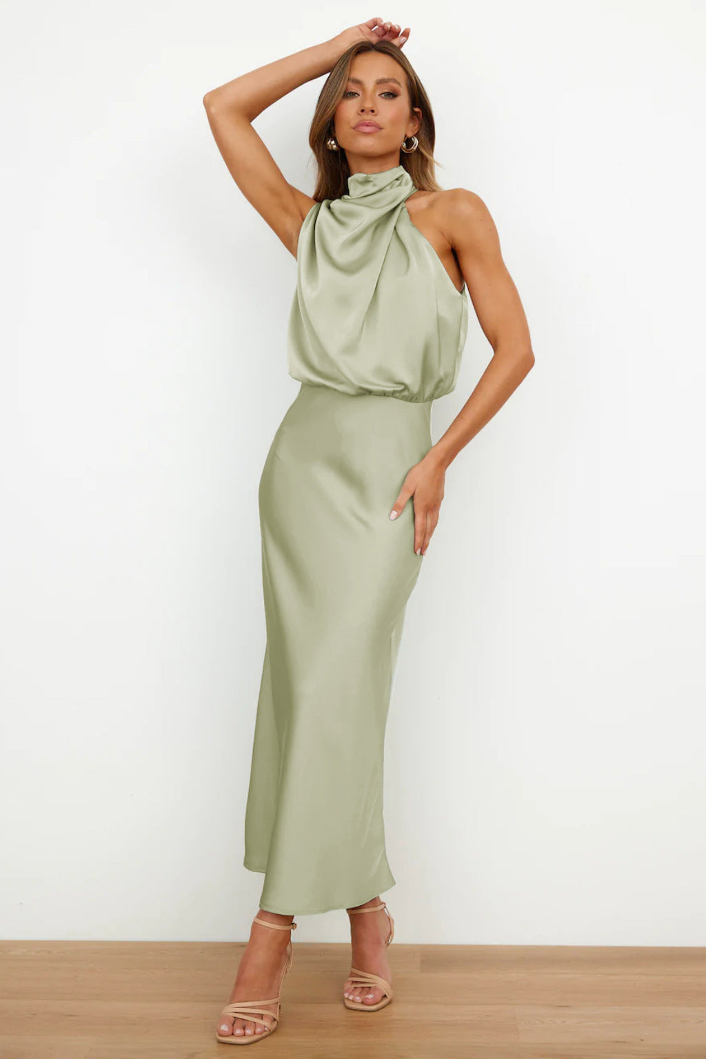 Carlina | Lang satengkjole med halterneck