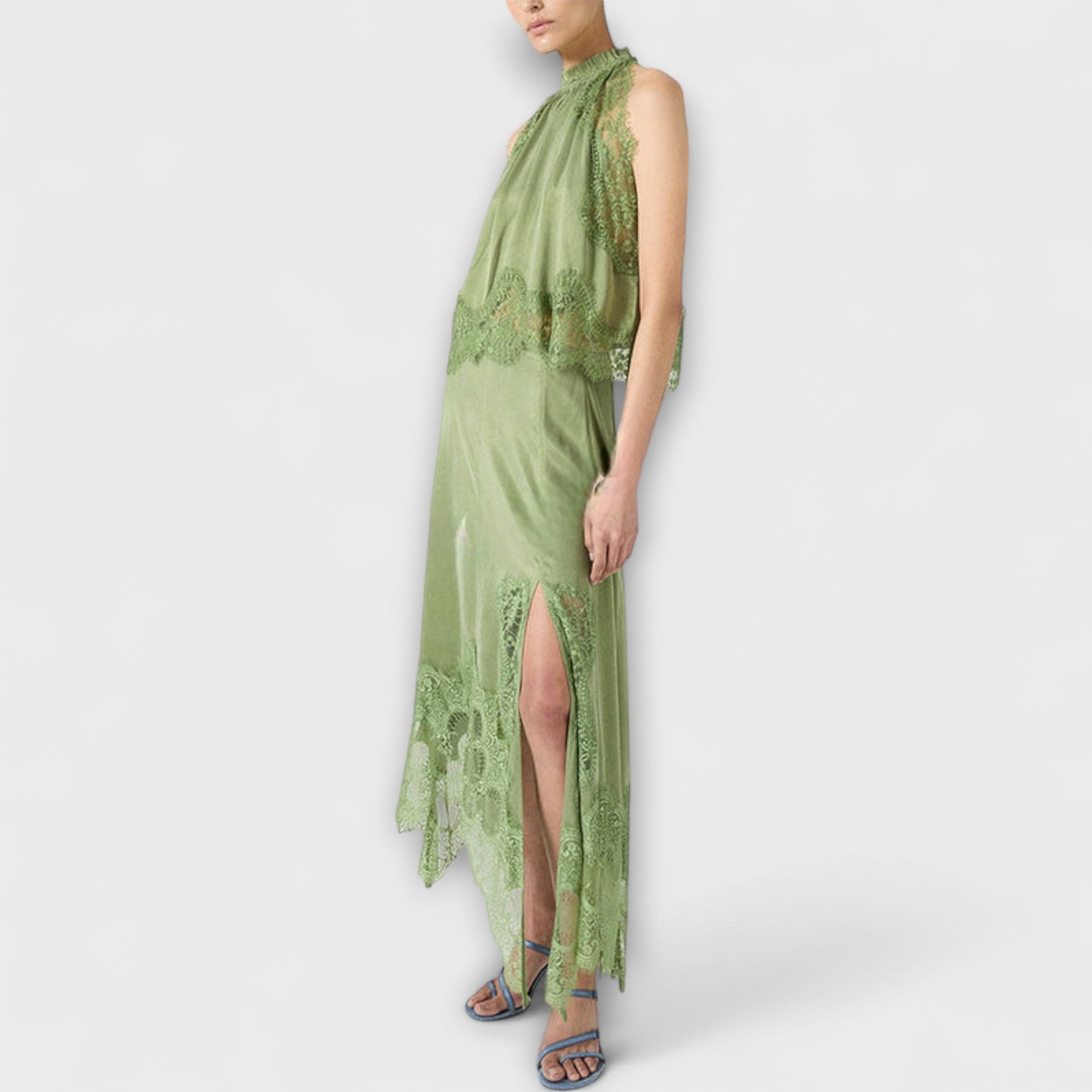 Kaia | Satengbluse med Blondekant og Plisserte Utringning