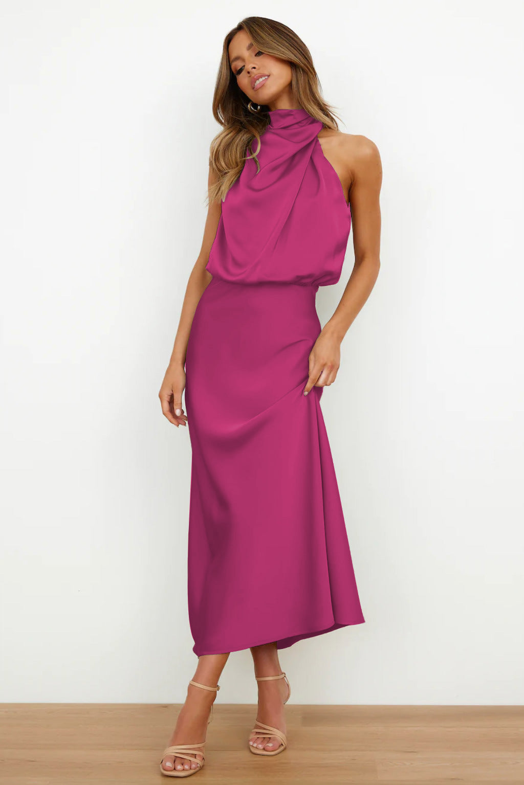 Carlina | Lang satengkjole med halterneck