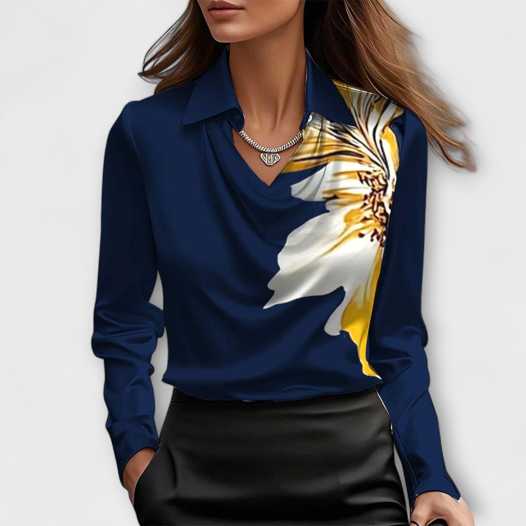 Skinny Bluse med Volangkrage