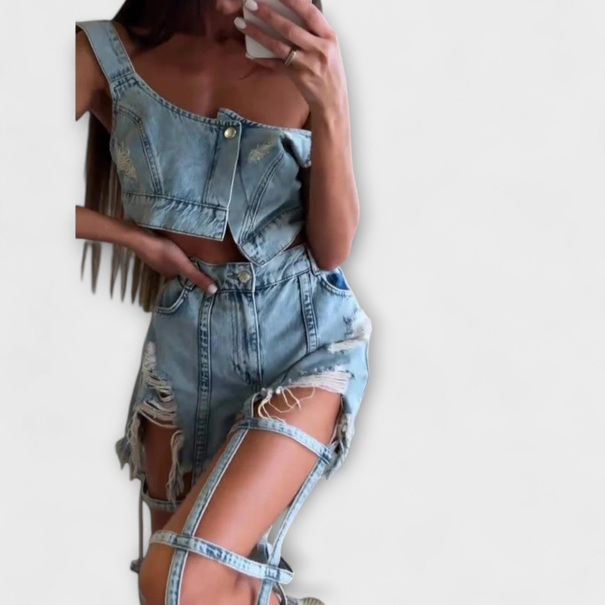 Gaia | Stilig lyseblå denim crop top med stroppdetaljer og ripped shorts sett