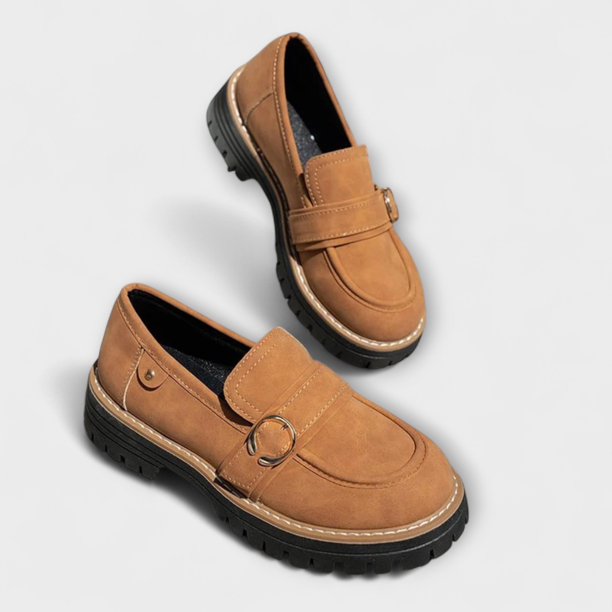 Kari | Spenne Suede Loafers