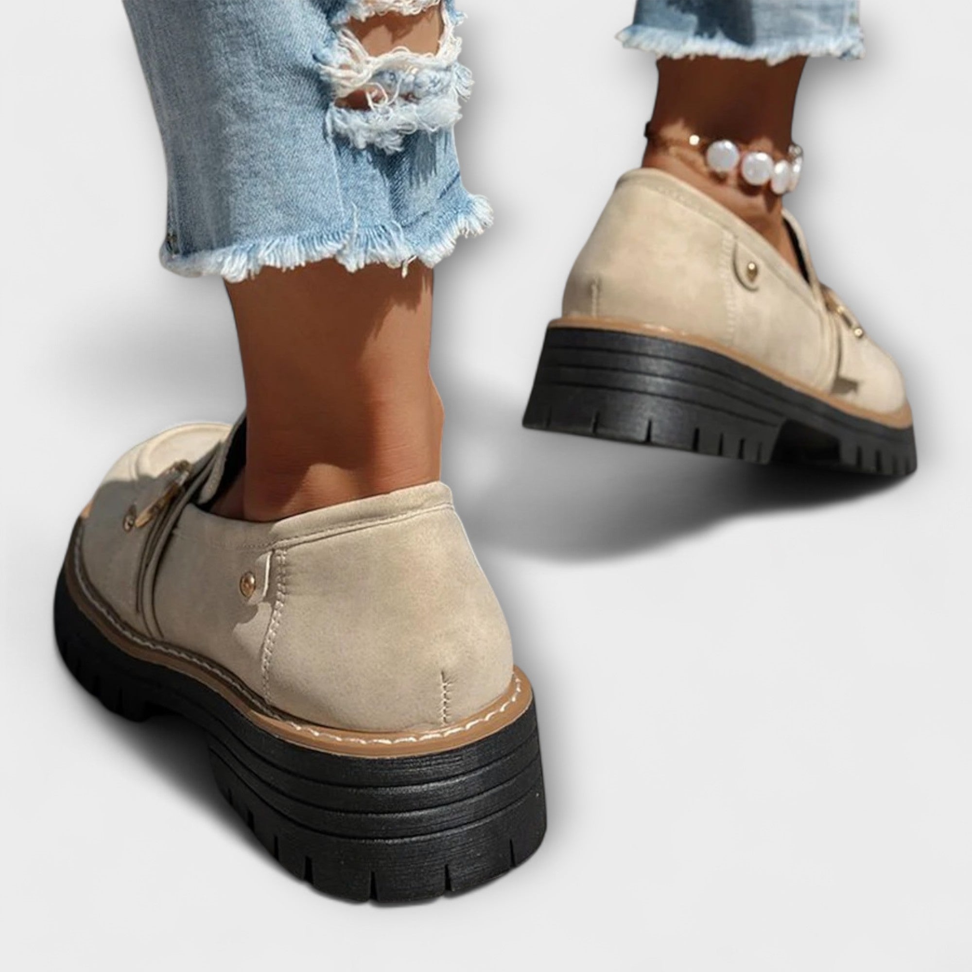 Kari | Spenne Suede Loafers