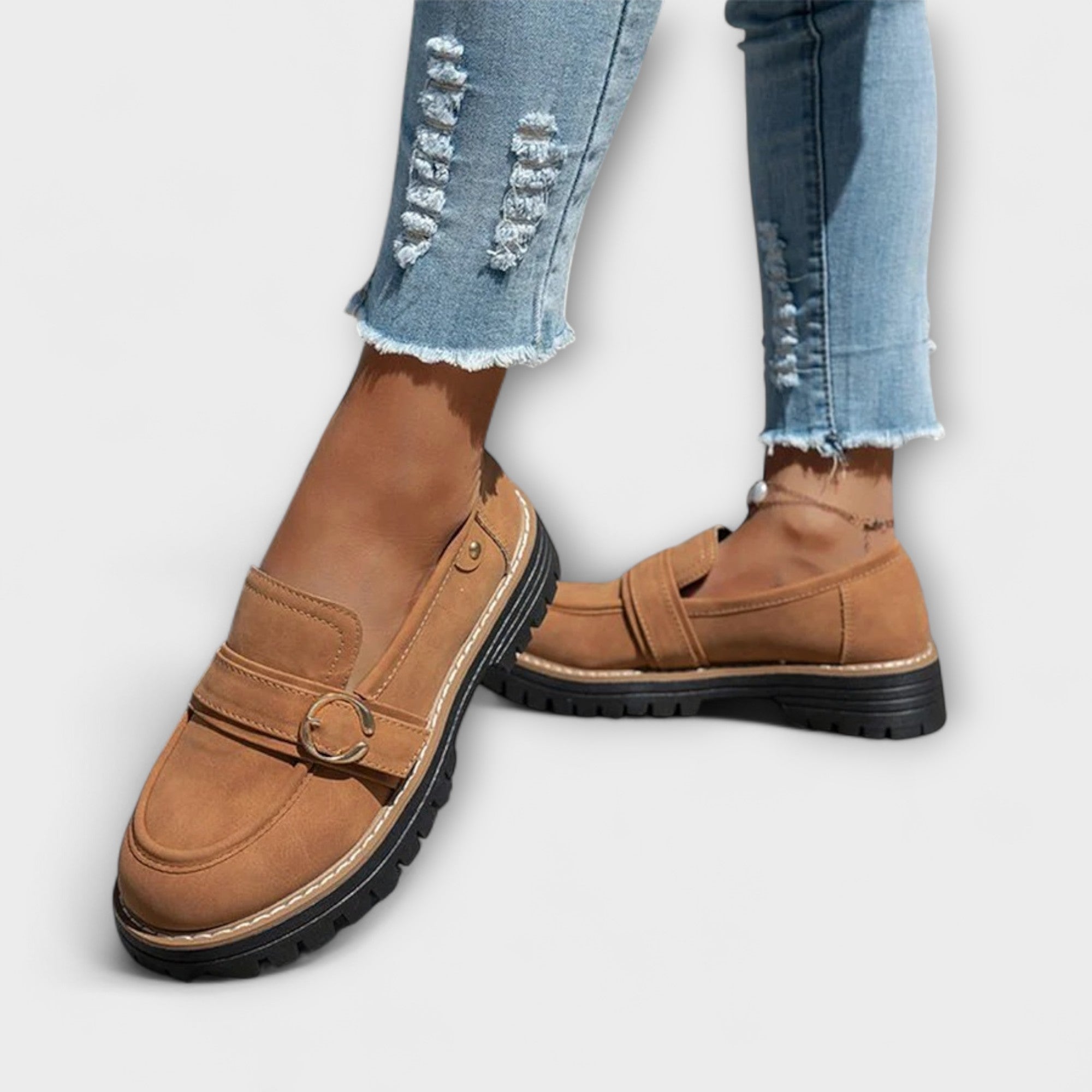 Kari | Spenne Suede Loafers
