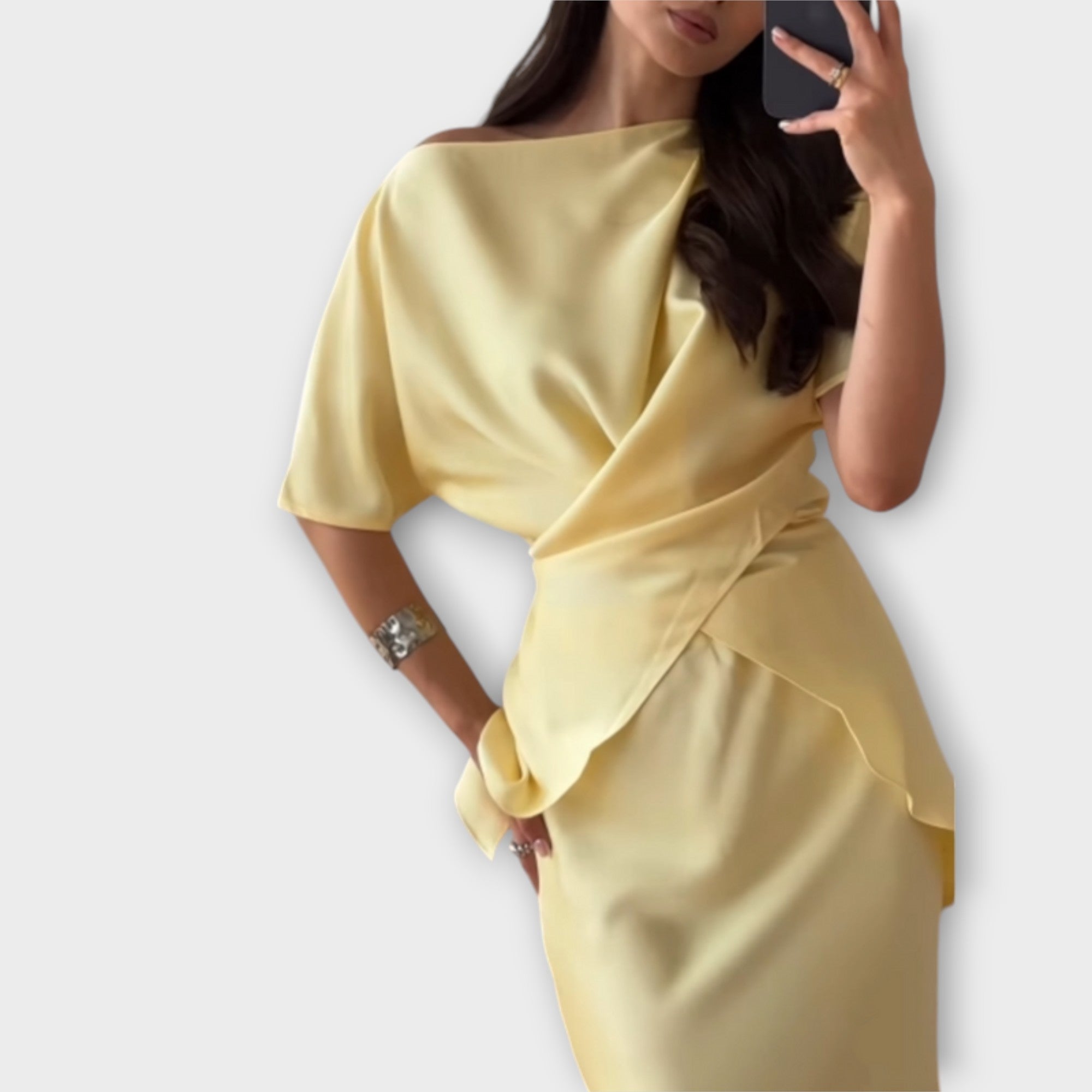 Finja | Off-Shoulder Topp med Knute Front og Skjørt Ensemble