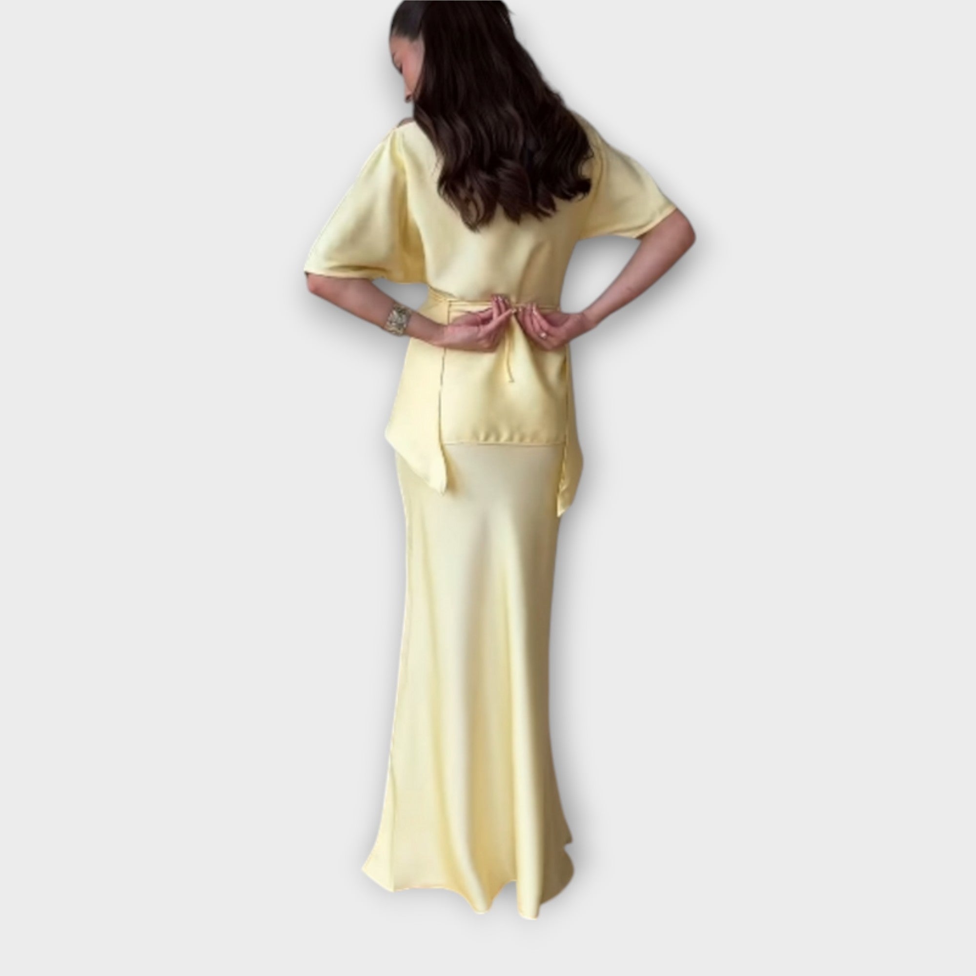 Finja | Off-Shoulder Topp med Knute Front og Skjørt Ensemble
