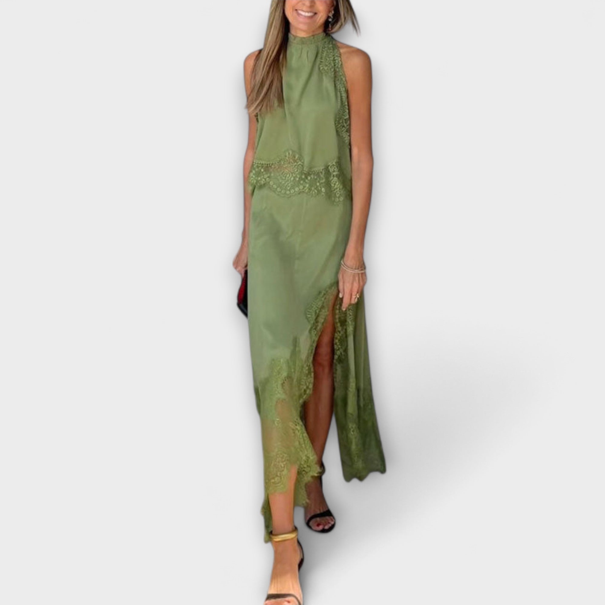Kaia | Satengbluse med Blondekant og Plisserte Utringning
