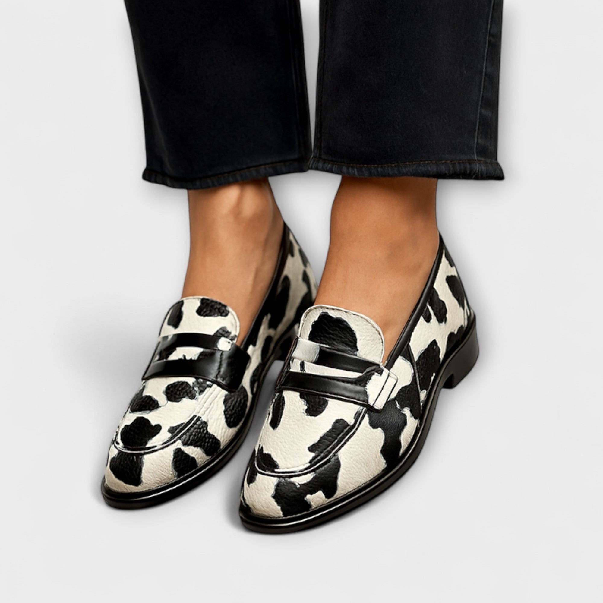 Lucy | Svart & Hvit Kuprint Loafers