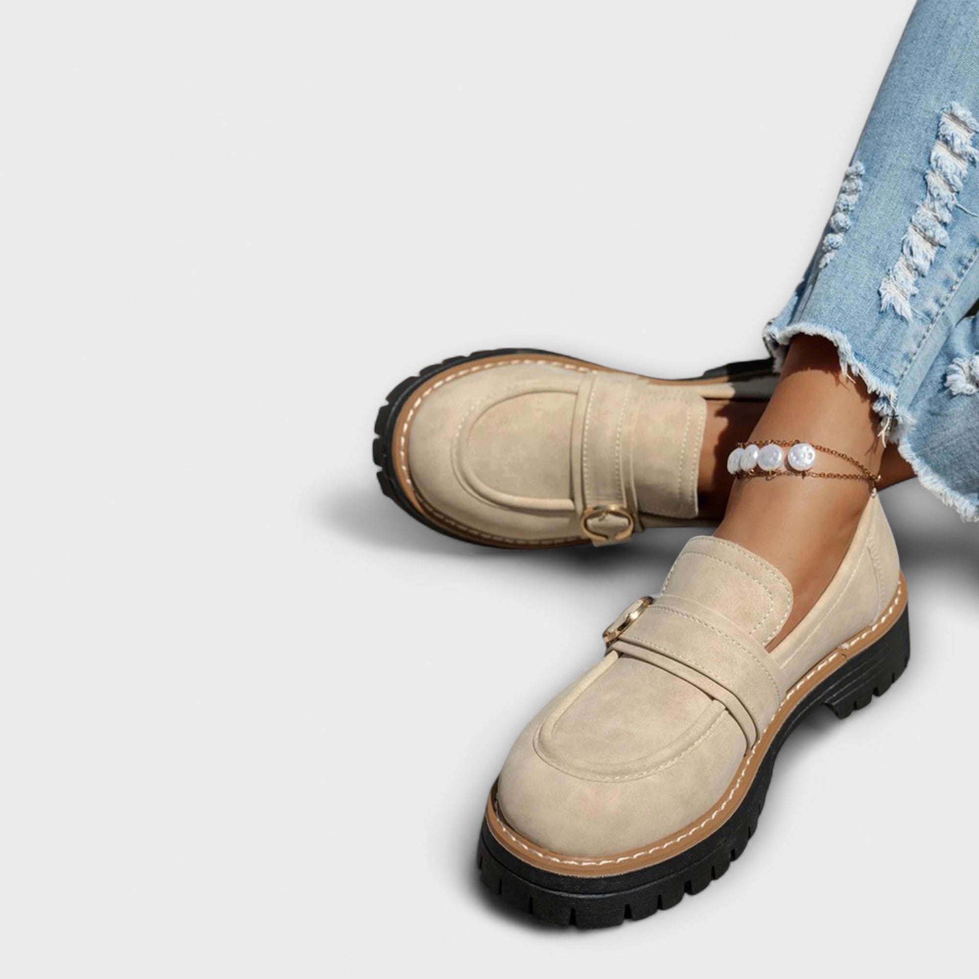 Kari | Spenne Suede Loafers