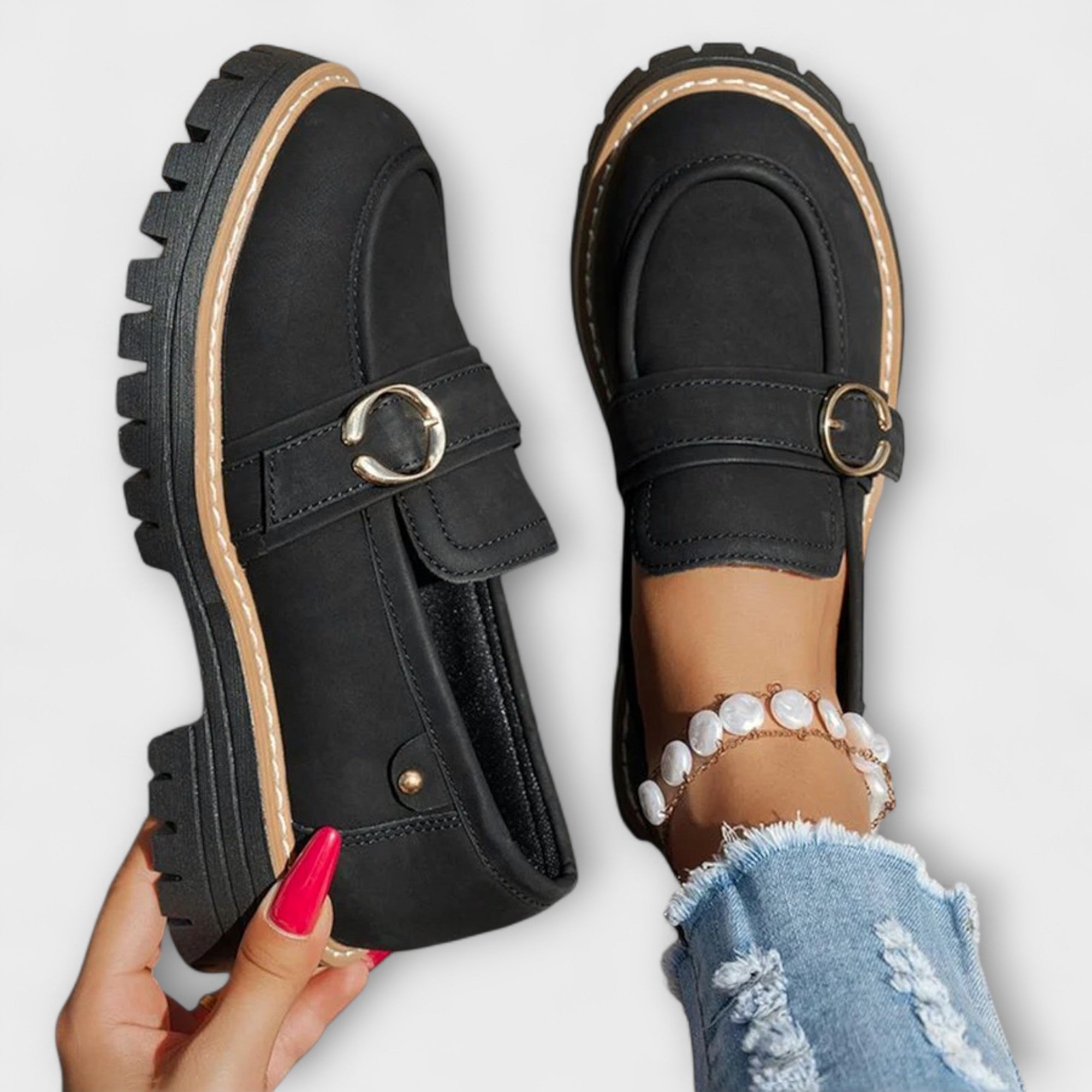 Kari | Spenne Suede Loafers
