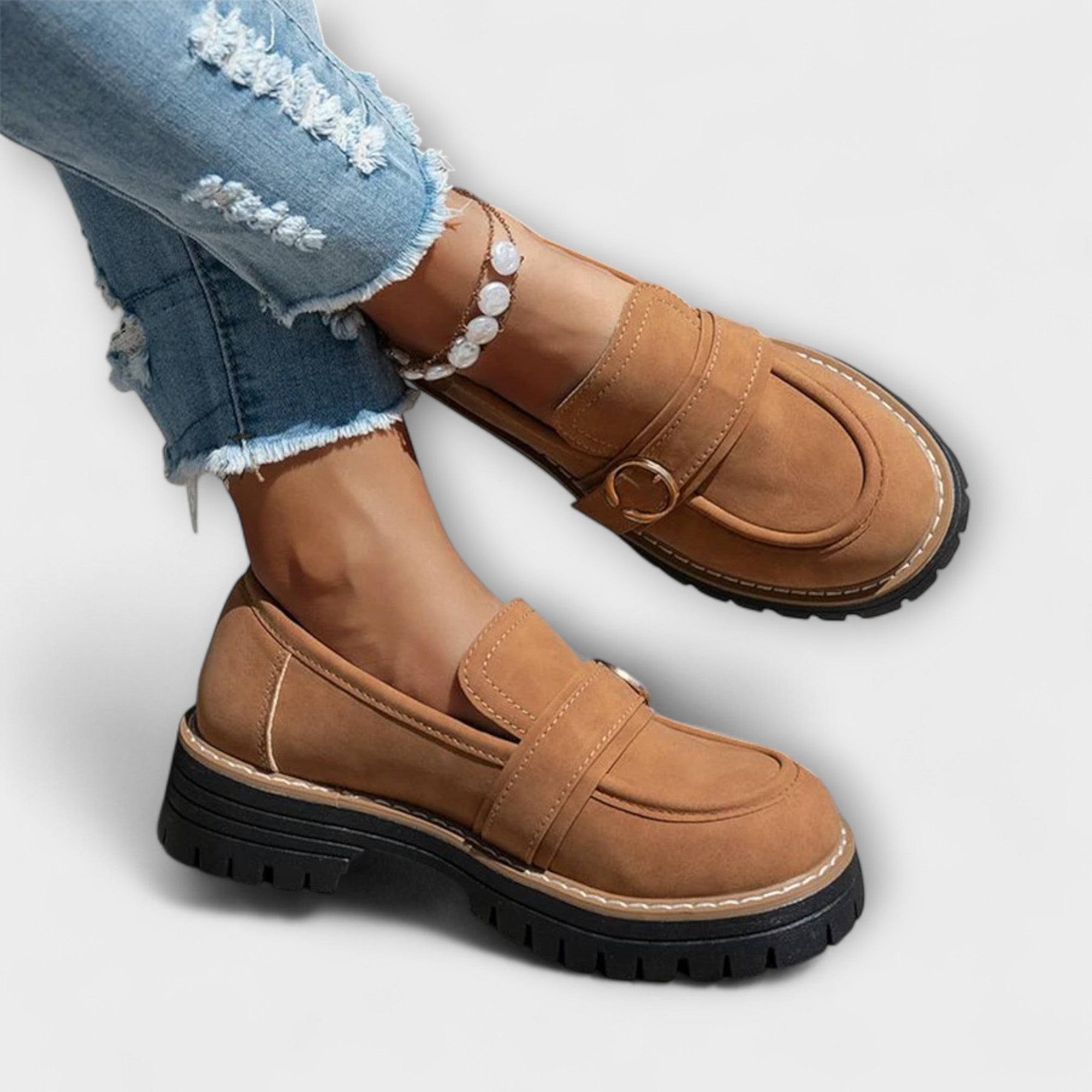 Kari | Spenne Suede Loafers