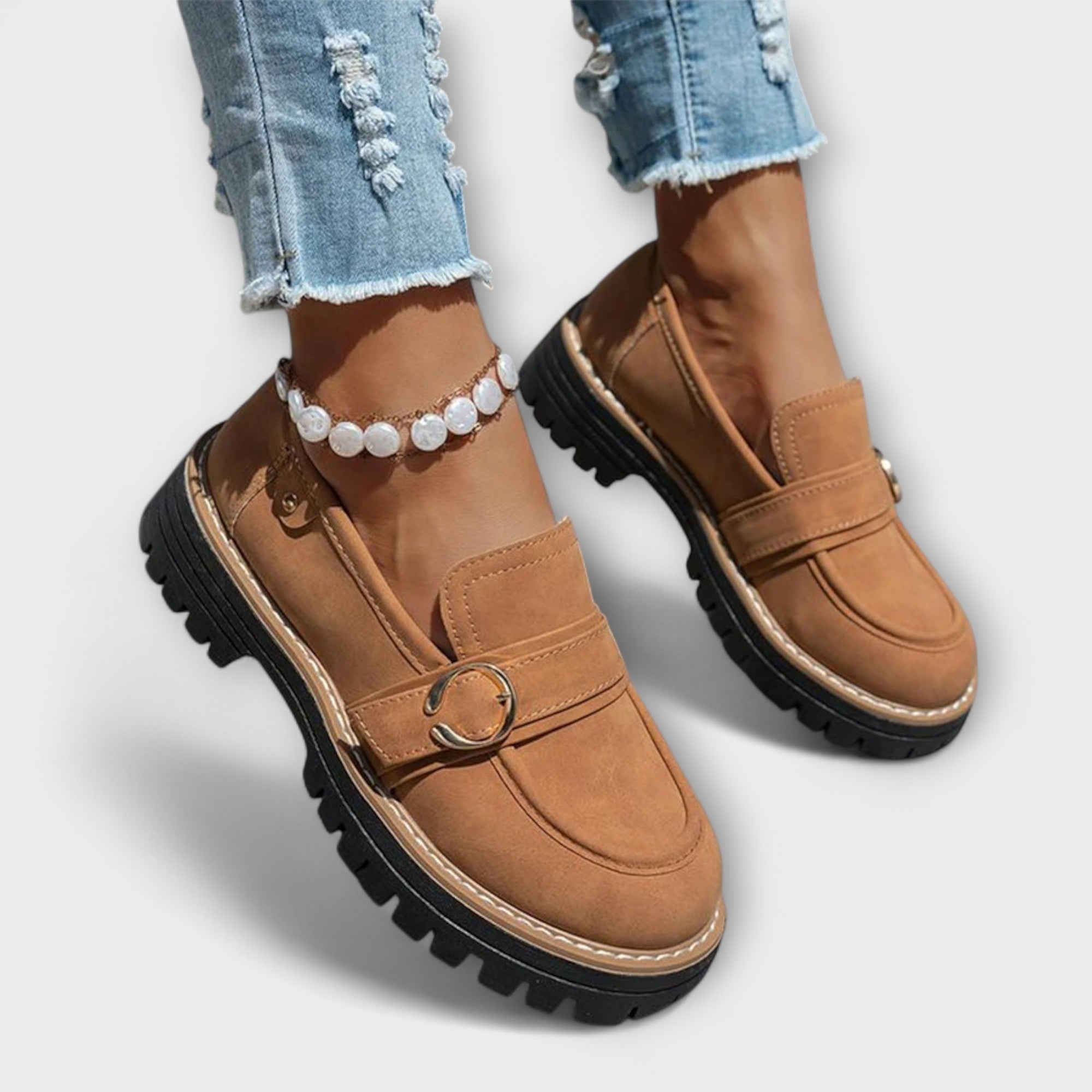 Kari | Spenne Suede Loafers