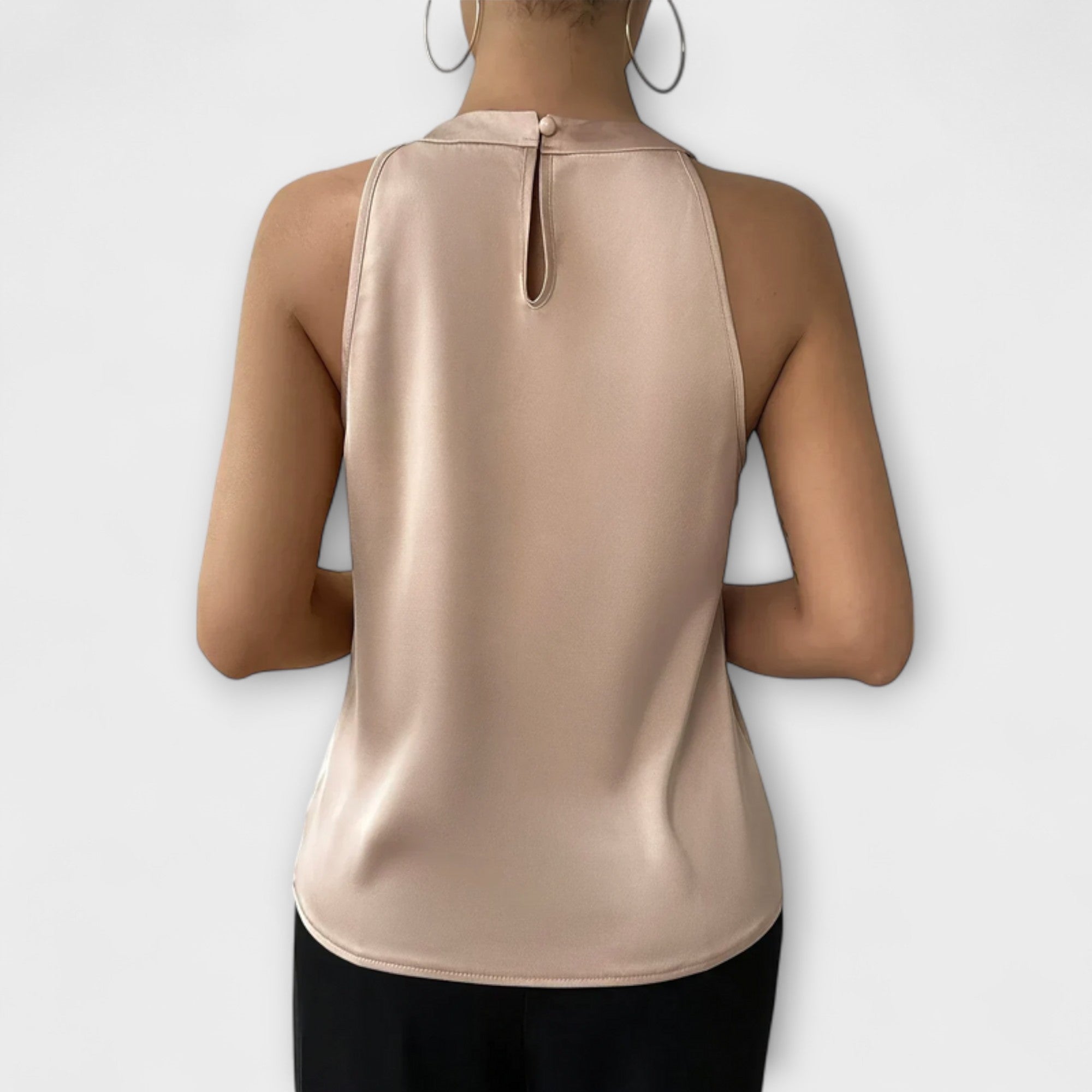 Skye | Chic Sateng Bluse med Off-Shoulder Design