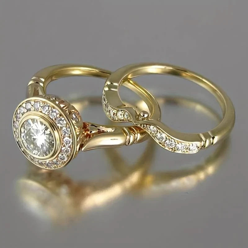 Freja | Gull To-delt Ring med Glitrende Steiner